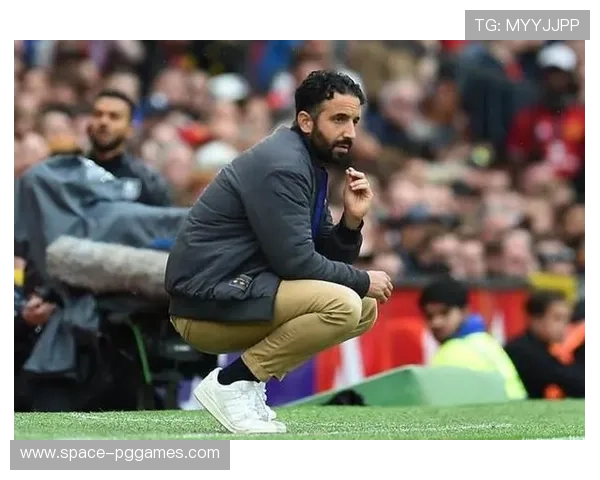 梅努赛季首次英超首发，赛后与卡里克紧紧拥抱